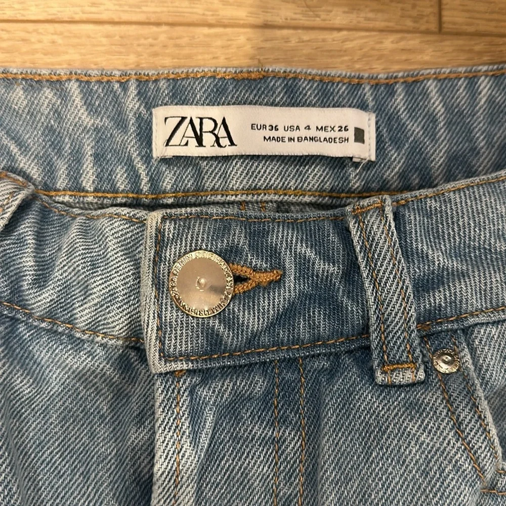 Zara Blue Jean Shorts High-Waisted Vintage Style, size small (4) like new - Picture 2 of 6